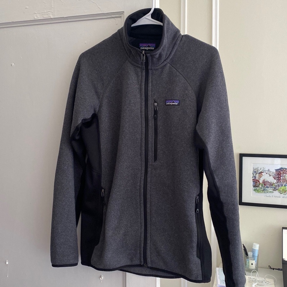 A 100% recycled polyester full-zip grey Patagonia jacket. Slimmer fit.